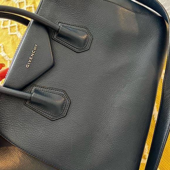 GIVENCHY medium Antigona bag - Picture 3 of 4